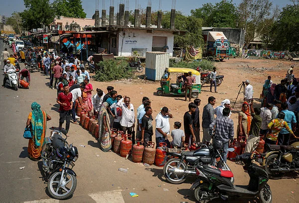 India bans LPG for homes with piped natural gas