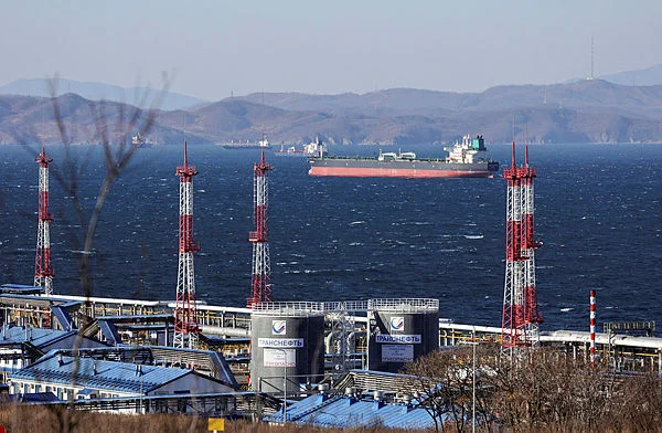 Indian_refiners_seek_legal_clarity_on_US_waiver_for_Russian_oil Indian refiners seek legal clarity on US waiver for Russian oil