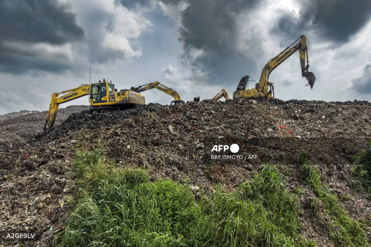 Indonesia_landfill_collapse_kills_seven__search_ends Indonesia landfill collapse kills seven, search ends