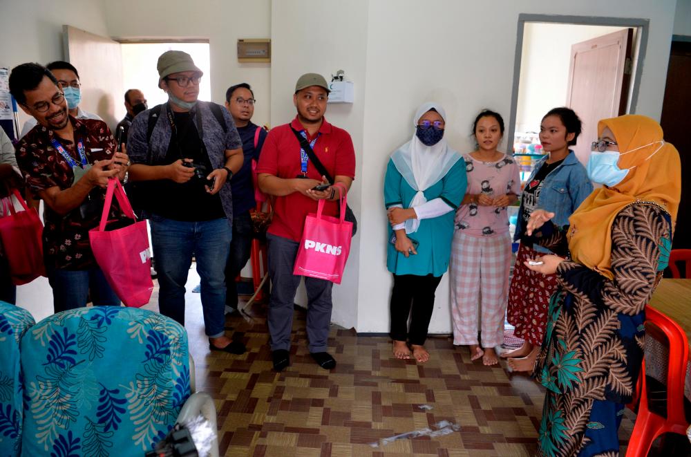 Indonesian media gets true picture of foreign workers’ placement in Malaysia Indonesian media gets true picture of foreign workers’ placement in Malaysia