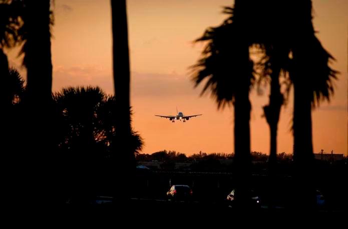 Int’l arrivals to Vietnam surge in February on air traffic recovery