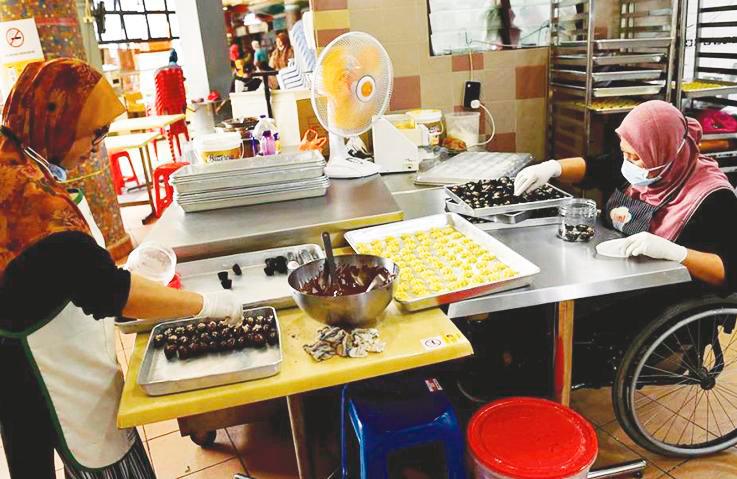 Invest in SME instead of giving out loans and grants, govt urged Invest in SME instead of giving out loans and grants, govt urged