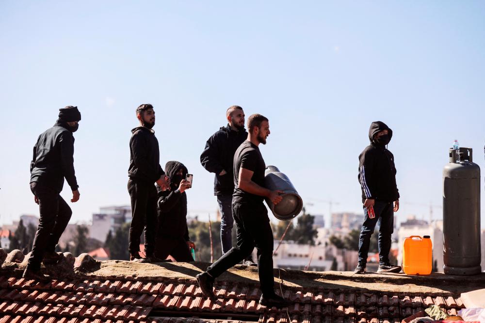 Israel police in standoff with Palestinians over Jerusalem eviction