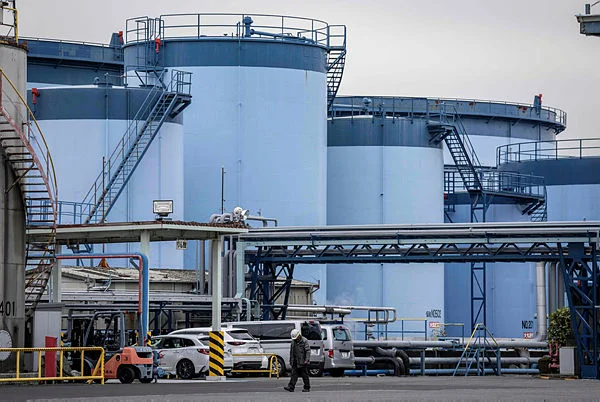 JAPAN-MARKETS-OIL Oil prices jump again as worries grow over Hormuz