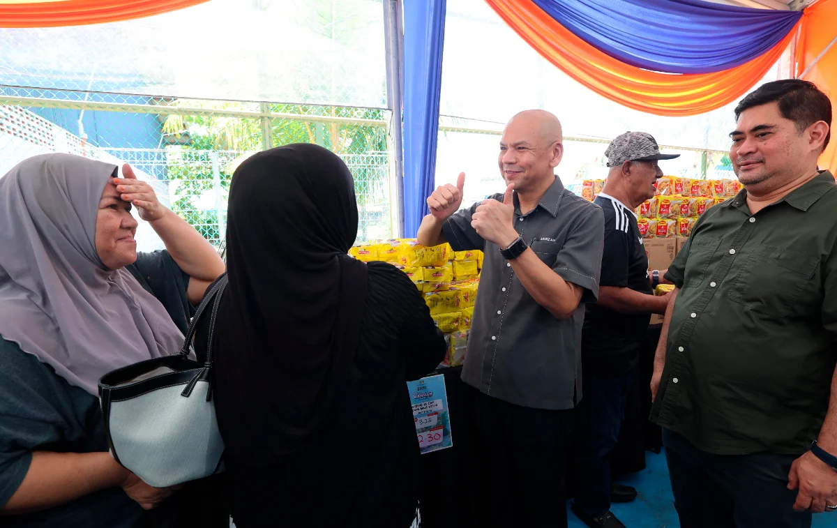 JUALAN_RAHMAH Malaysia to tighten border controls against fuel smuggling