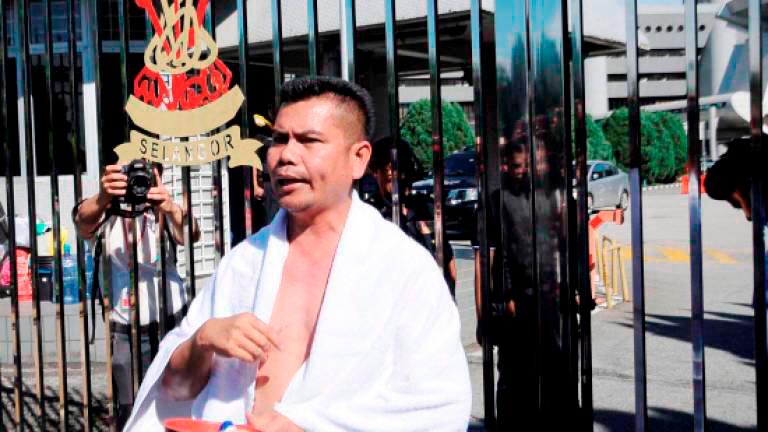 Jamal Yunos freed on charges of uploading offensive videos on Facebook