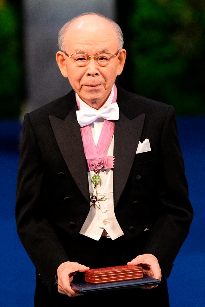 Japan scientist given Nobel for ârevolutionaryâ LED lamp dies