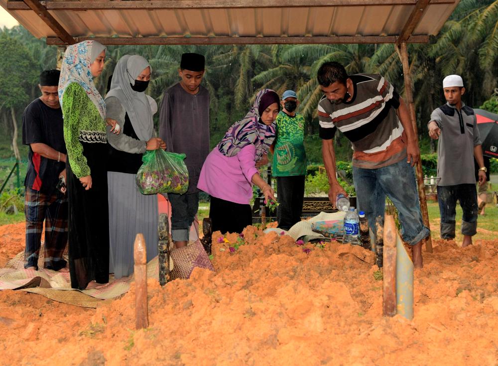 Jenazah empat beranak maut kemalangan di Kota Tinggi selamat dikebumikan