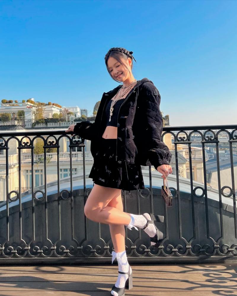 Jennie is the fashion queen at Chanel show Jennie is the fashion queen at Chanel show