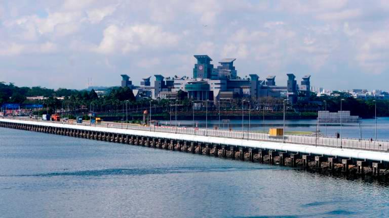 Johor-Singapore causeway to operate 18 hours daily from Nov 29 Johor-Singapore causeway to operate 18 hours daily from Nov 29
