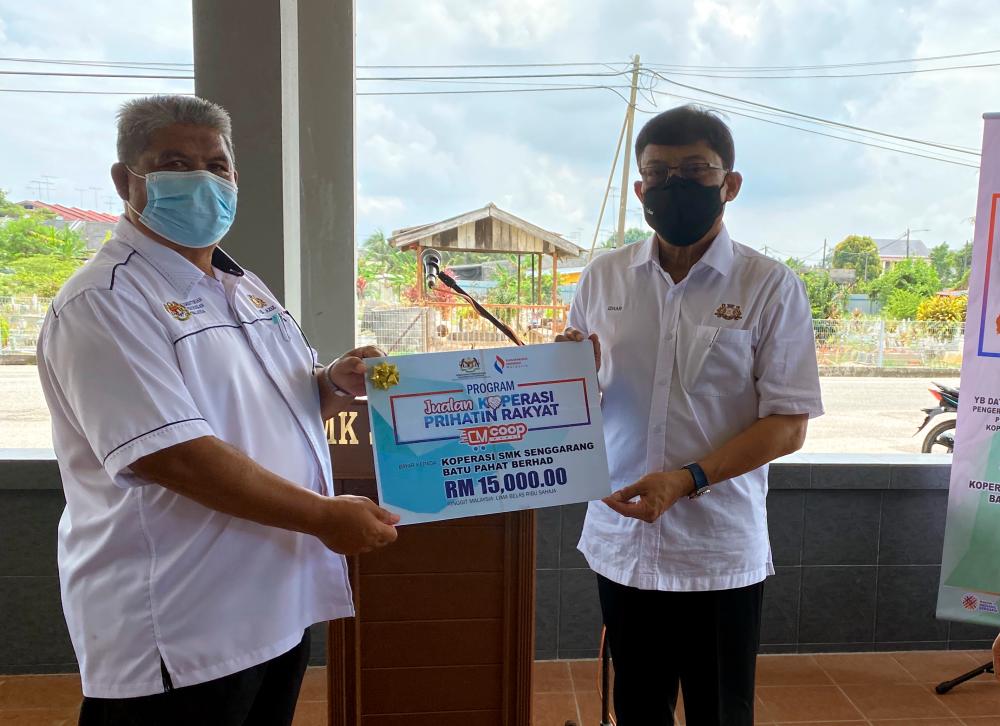 Johor govt collaborates with petrol stations to market local entrepreneur products Johor govt collaborates with petrol stations to market local entrepreneur products