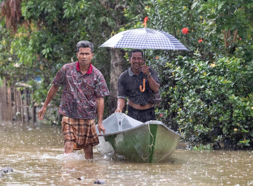 Johor hit by floods, number of evacuees rise in Kelantan, Pahang Johor hit by floods, number of evacuees rise in Kelantan, Pahang
