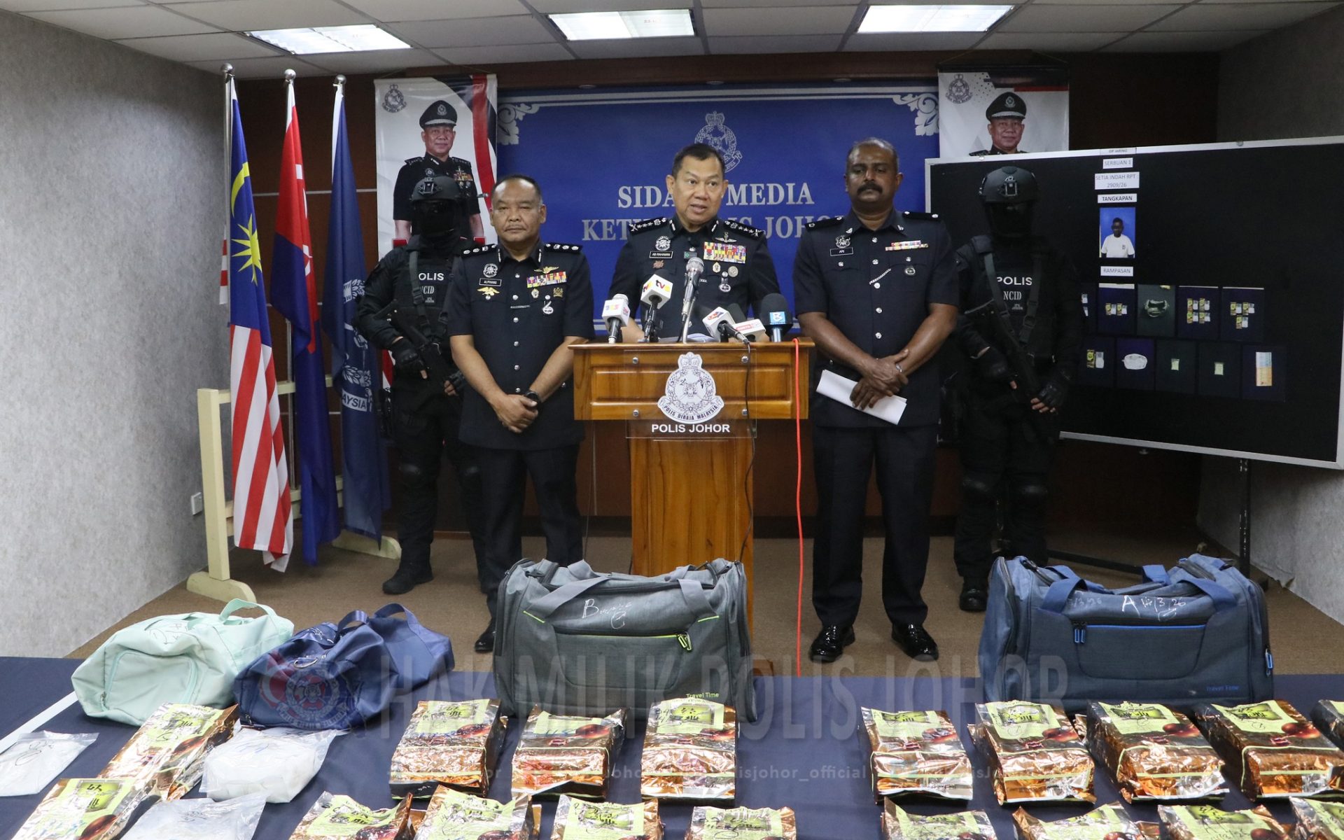 Johor police bust drug syndicate, seize RM1.01 million syabu