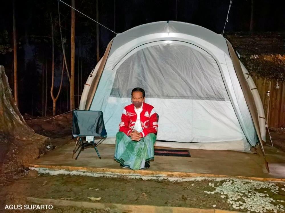 Jokowi takes camping trip to site of new capital