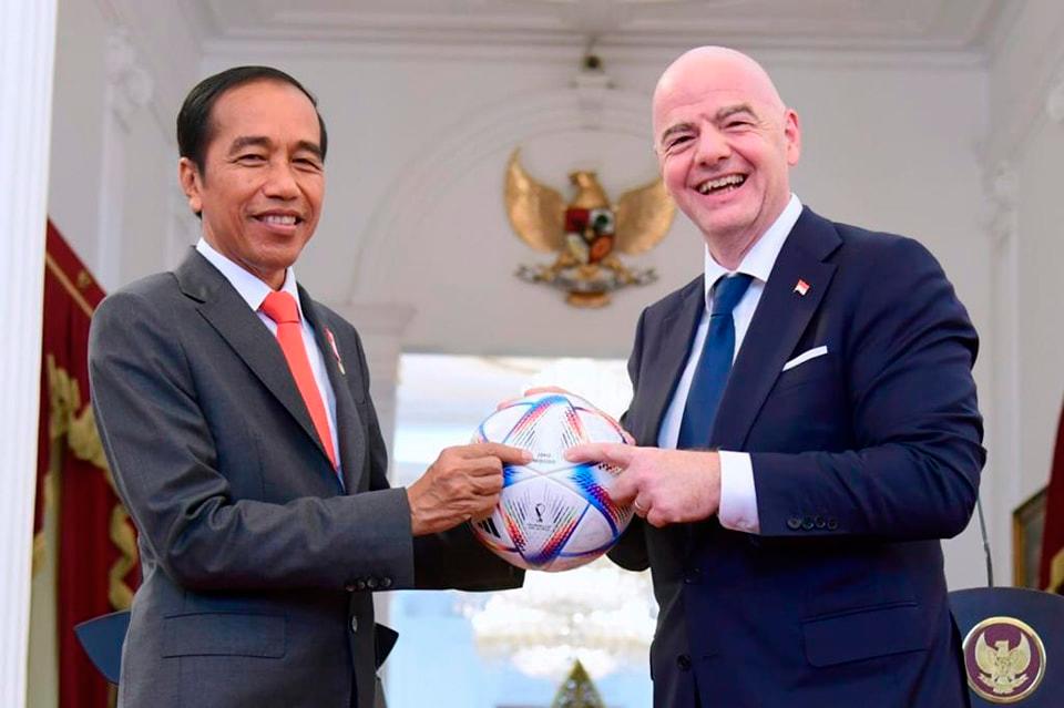 Jokowi welcomes FIFA president’s visit to discuss transformation of Indonesian football Jokowi welcomes FIFA president’s visit to discuss transformation of Indonesian football