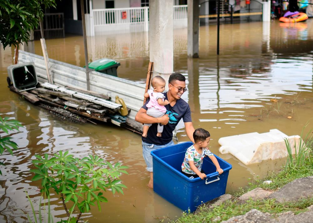 Jumlah mangsa banjir di Ledah terus berkurangan Jumlah mangsa banjir di Ledah terus berkurangan