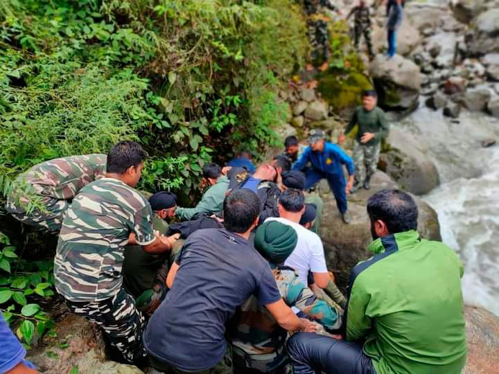 Juruterbang maut, helikopter tentera India terhempas