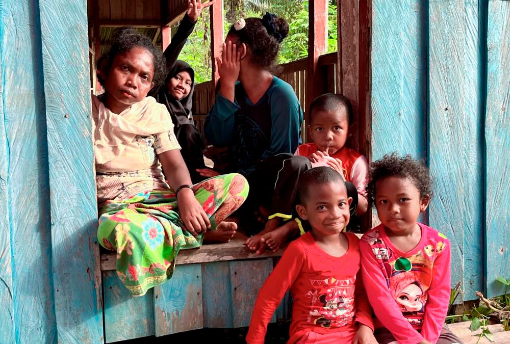 K'tan distributes over 37 tonnes of food aid to Orang Asli affected by northeast monsoon K'tan distributes over 37 tonnes of food aid to Orang Asli affected by northeast monsoon