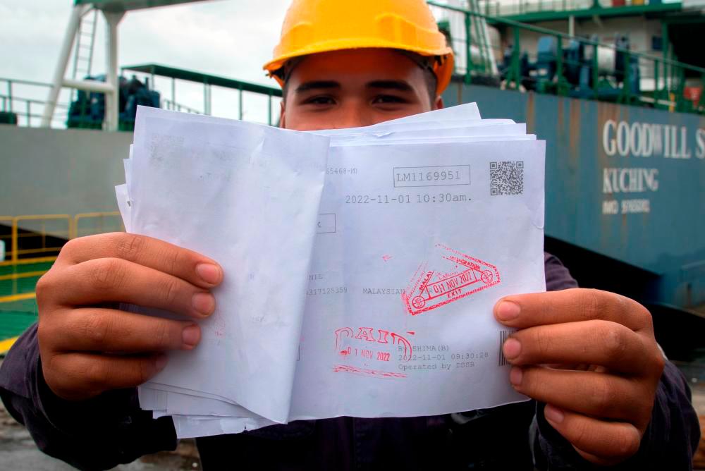 KDN digesa kaji semula pemeriksaan imigresen di terminal feri kenderaan Labuan KDN digesa kaji semula pemeriksaan imigresen di terminal feri kenderaan Labuan