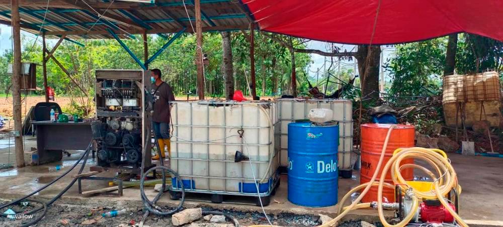 KPDN tumpas aktiviti penyelewengan minyak diesel bersubsidi di Telok Panglima Garang KPDN tumpas aktiviti penyelewengan minyak diesel bersubsidi di Telok Panglima Garang