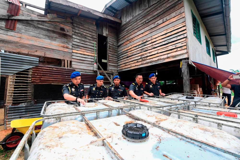 KPDNHEP seizes 60,000kg of cooking oil