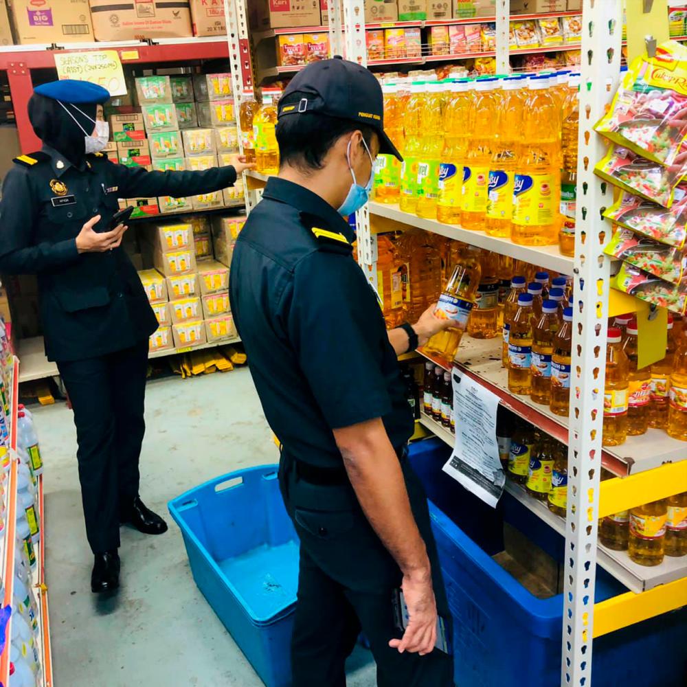 KPDNHEP urged to act against traders selling cooking oil above ceiling price KPDNHEP urged to act against traders selling cooking oil above ceiling price