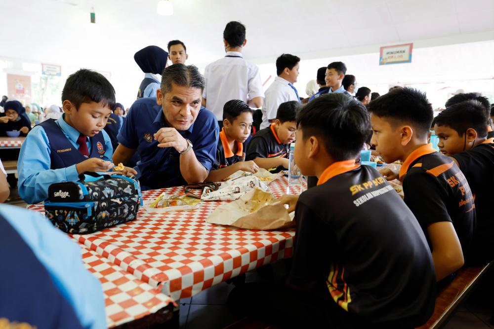 KPM cari pendekatan menyeluruh selesai isu kantin di sekolah padat