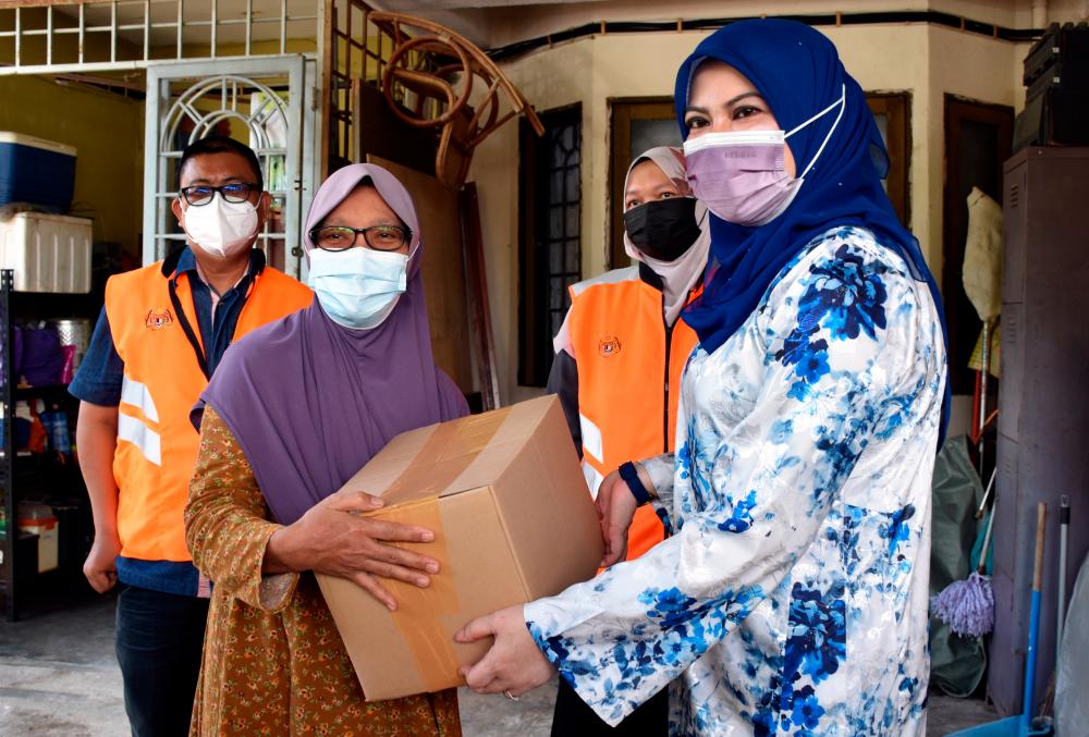 KPWKM adopts food Poverty Line Income of RM1,169 to distribute aid to recipients KPWKM adopts food Poverty Line Income of RM1,169 to distribute aid to recipients