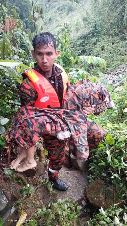 Kanak-kanak 8 tahun ditemukan lemas, seorang masih hilang: Bomba Kanak-kanak 8 tahun ditemukan lemas, seorang masih hilang: Bomba