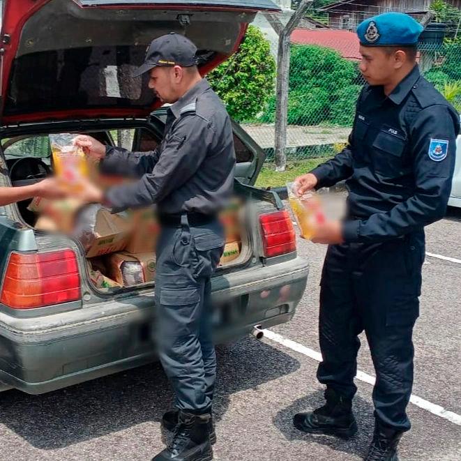 Kelantan KPDNHEP seizes 289kg of subsidised cooking oil