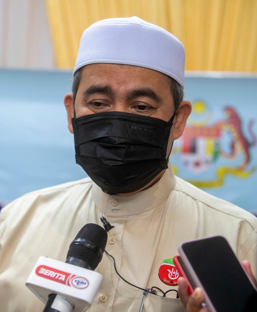 Kelantan employers told to send list of workers for vaccination â Dr Izani Kelantan employers told to send list of workers for vaccination â Dr Izani
