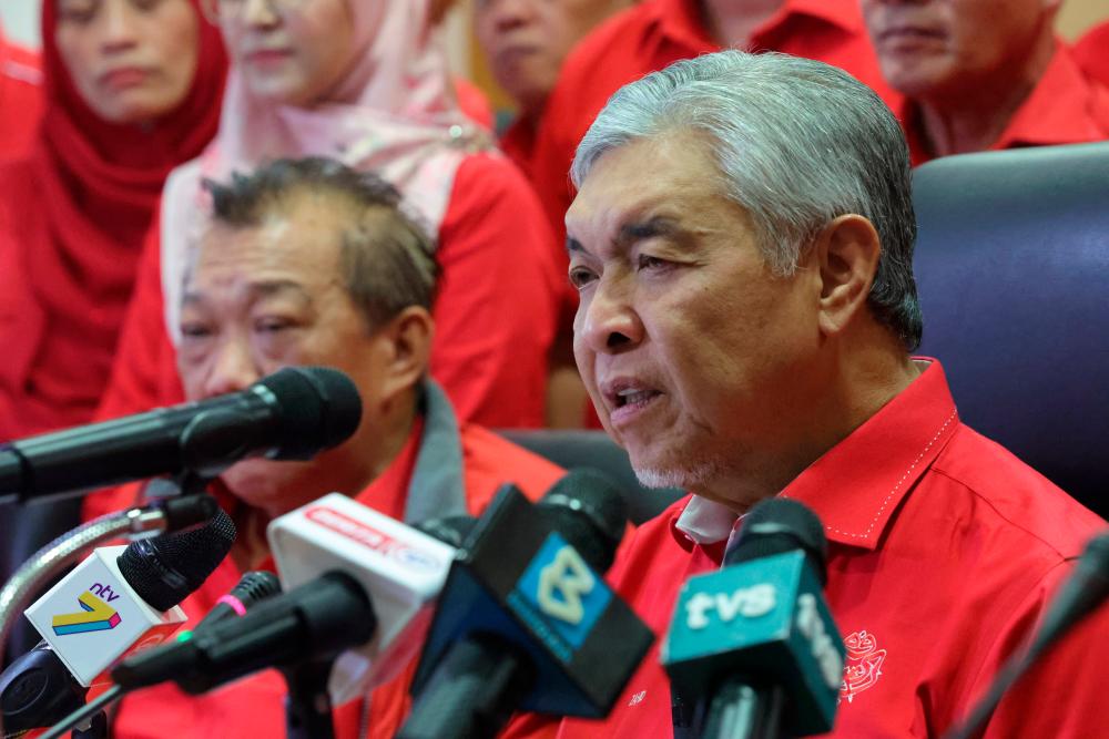 Kemelut politik Sabah: Tempoh bertenang cari titik penyelesaian - Zahid Kemelut politik Sabah: Tempoh bertenang cari titik penyelesaian - Zahid