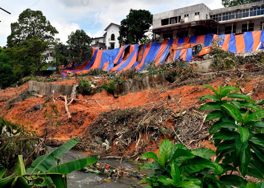 Kemensah Heights landslide: Residents hope slope repair works can be done quickly Kemensah Heights landslide: Residents hope slope repair works can be done quickly