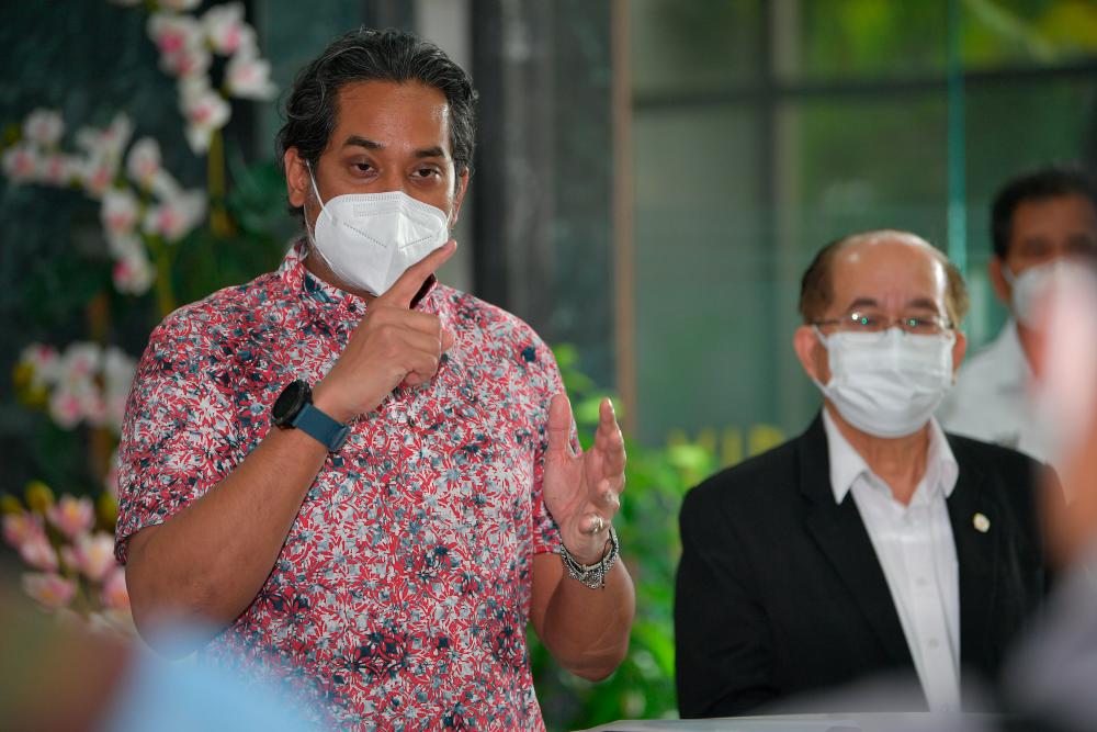 Kenyataan 'susahkan' antivaksin: Kerajaan cukup beri penerangan kebaikan vaksin: Khairy