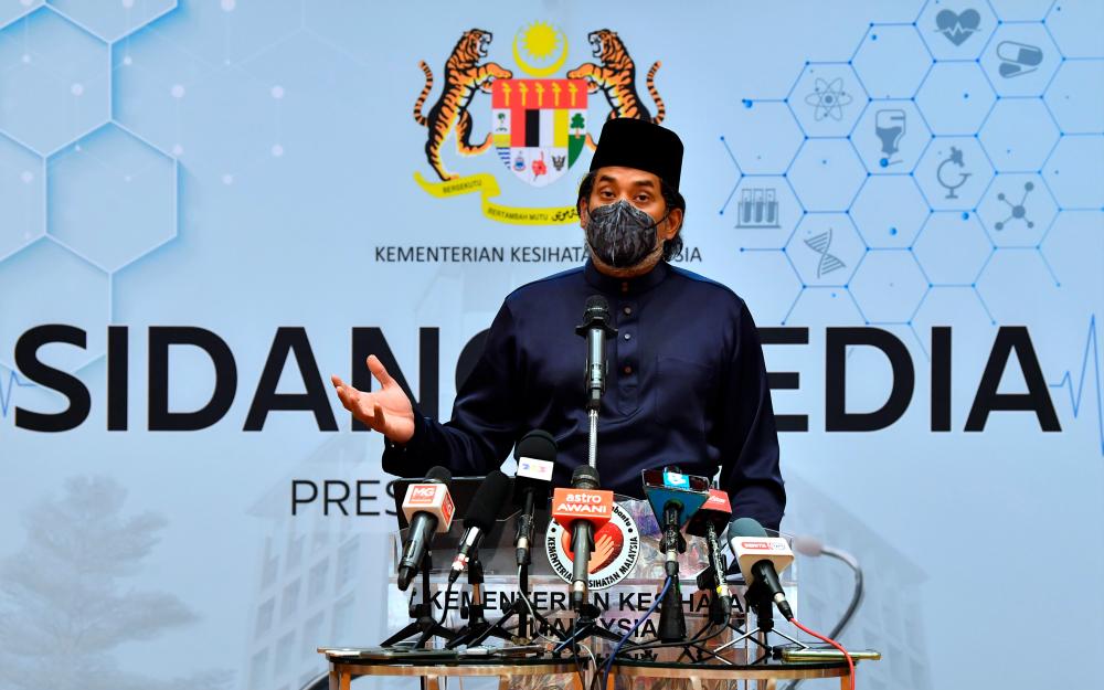 Kerajaan belum putuskan dos penggalak syarat lengkap vaksinasi -Khairy