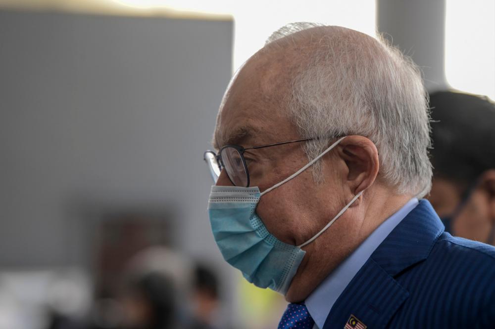 Kerajaan gagal lucut wang tunai RM114 juta didakwa milik Umno, Najib