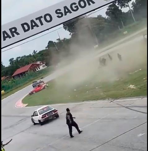 Kerajaan negeri tunggu laporan penuh kes penonton maut dilanggar kereta lumba Kerajaan negeri tunggu laporan penuh kes penonton maut dilanggar kereta lumba