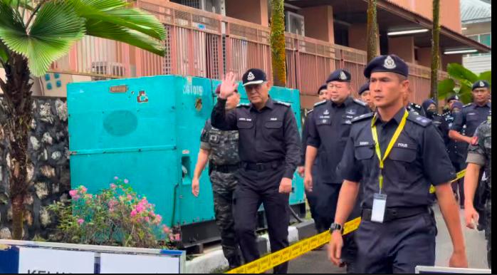 Ketua Polis Negara tinjau pusat mengundi di ibu kota Ketua Polis Negara tinjau pusat mengundi di ibu kota