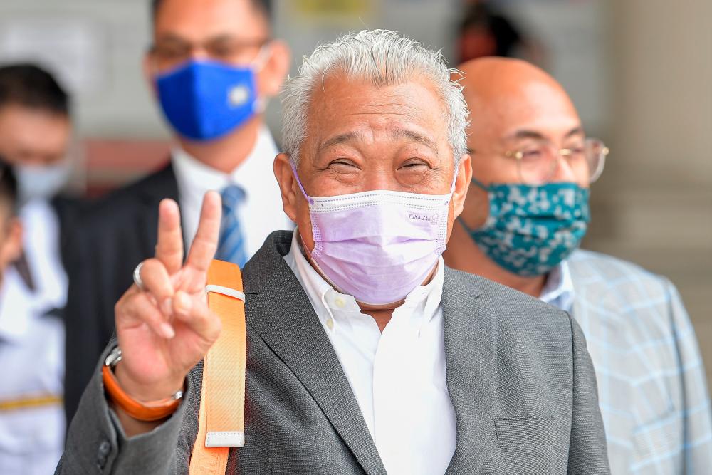 Khairy orders MOH to lodge police, MCMC reports against fake news in Twitter Khairy orders MOH to lodge police, MCMC reports against fake news in Twitter
