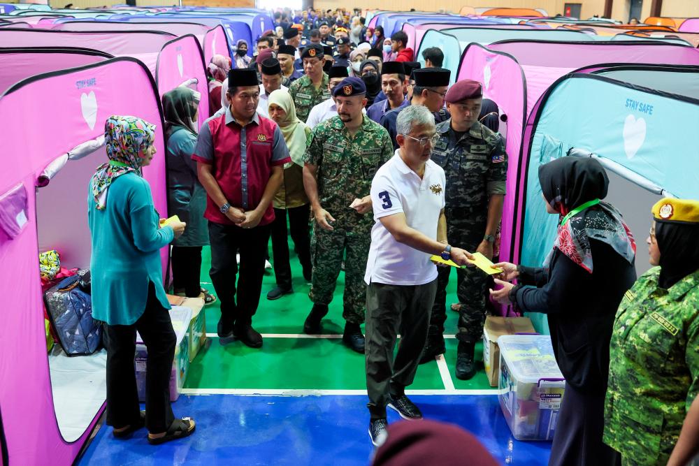 King calls on Malaysians to help the needy, victims of disasters