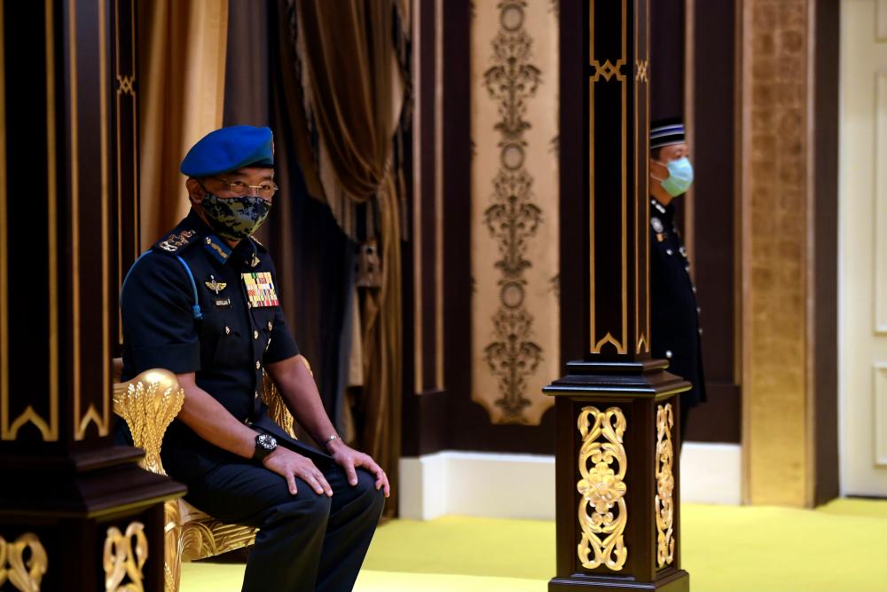 King receives credentials of 10 foreign envoys to Malaysia
