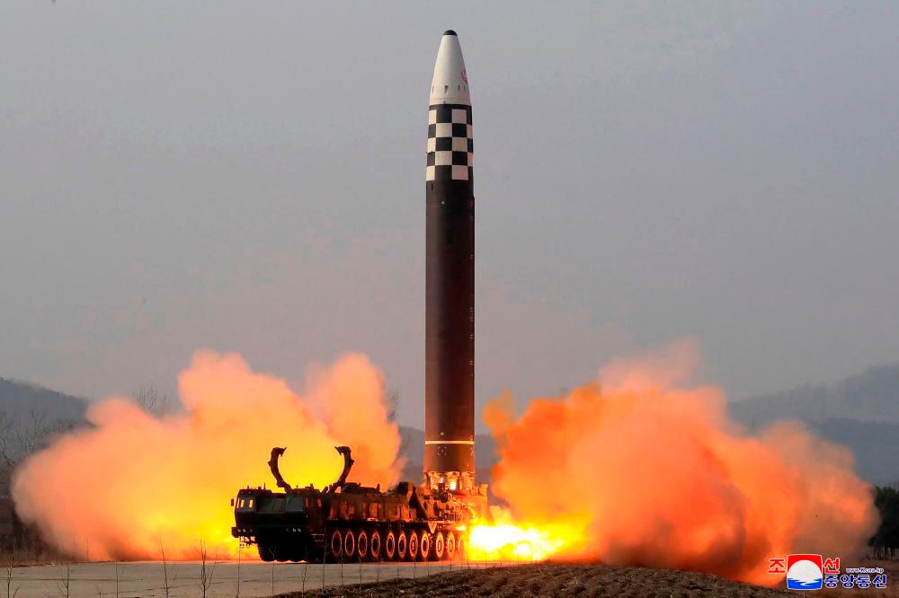 Korea Utara tembak 3 peluru berpandu, satu terbang merentasi sempadan dengan Korea Selatan Korea Utara tembak 3 peluru berpandu, satu terbang merentasi sempadan dengan Korea Selatan
