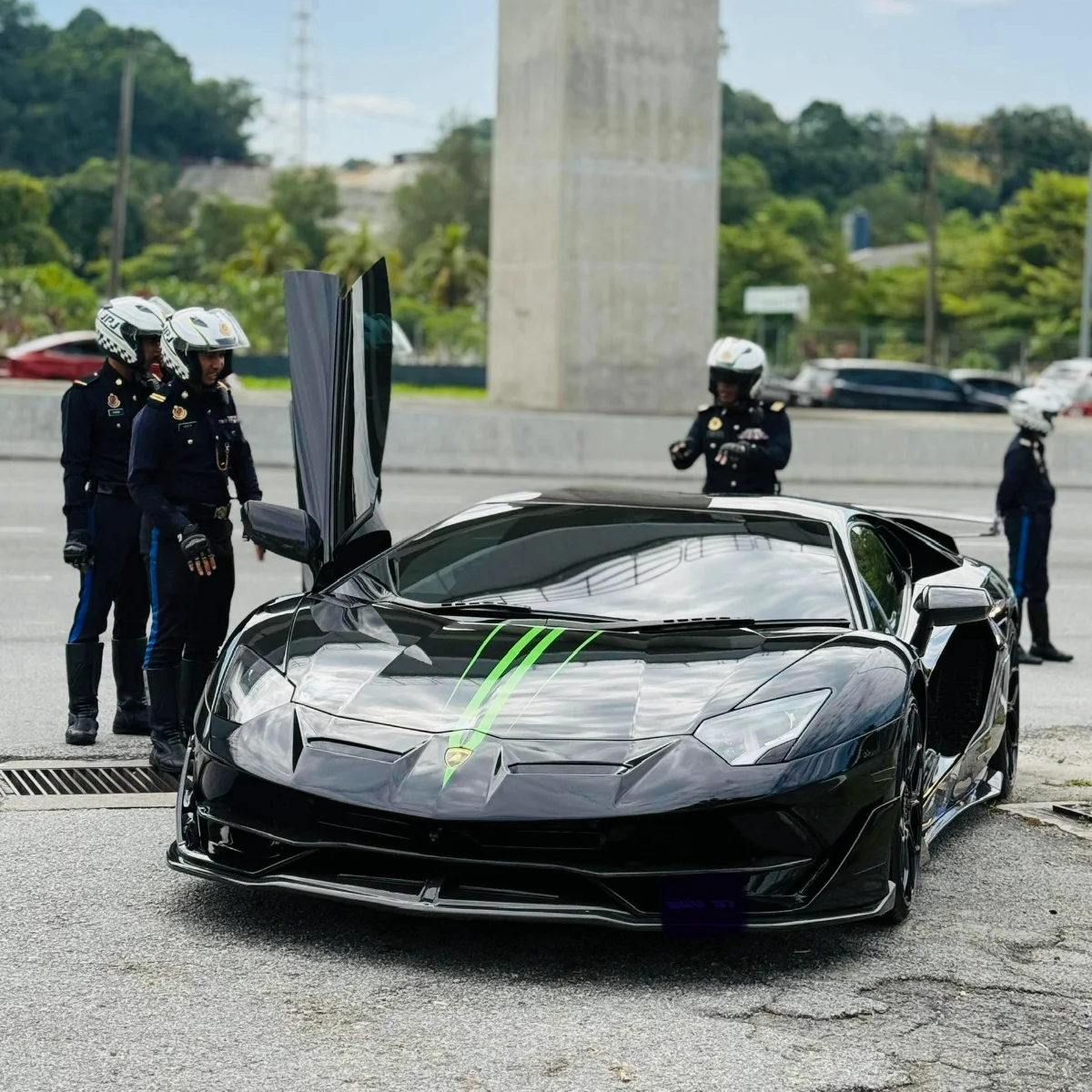 Lamborghini seized by JPJ in Klang for expired road tax, fancy number plate