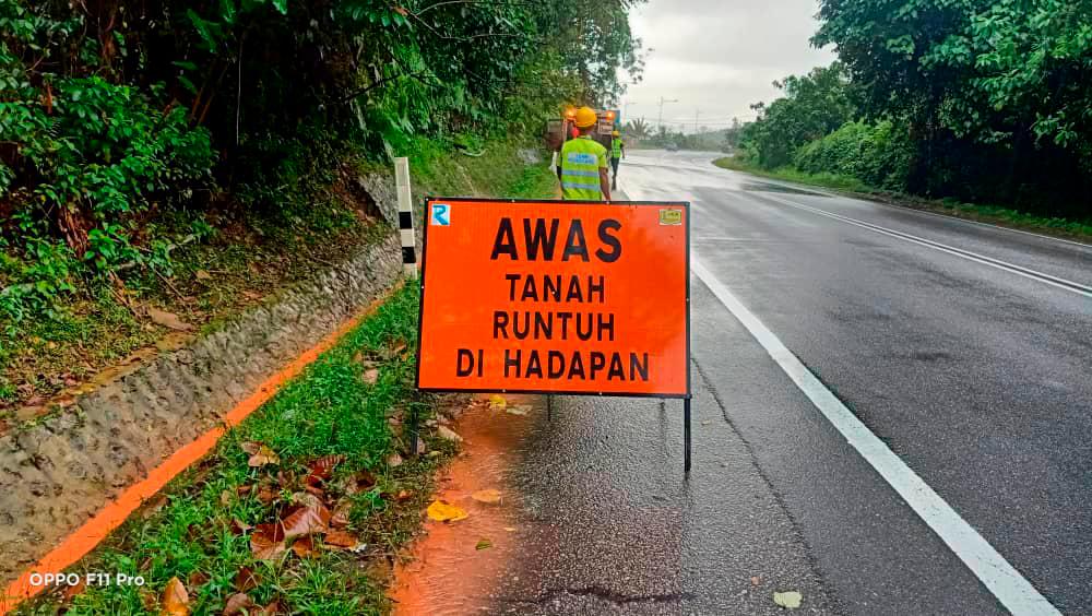Landslide at Jln Kupang-Gerik-Jeli, motorists urged to be careful