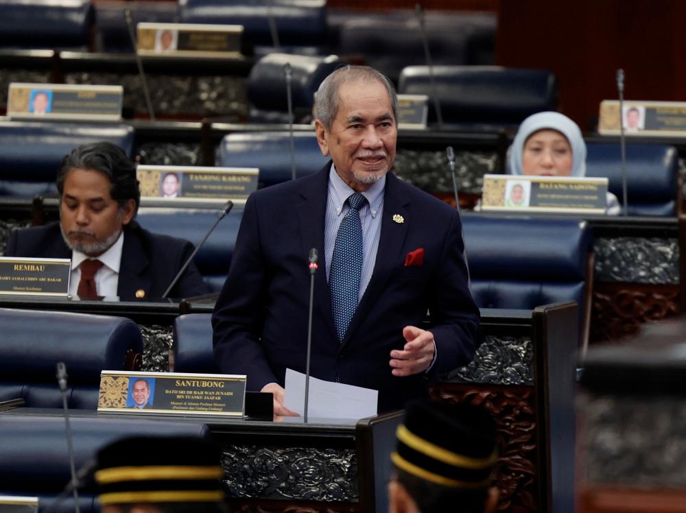 Larangan Ahli Parlimen Tukar Parti akan dikuatkuasakan mulai esok: Wan Junaidi