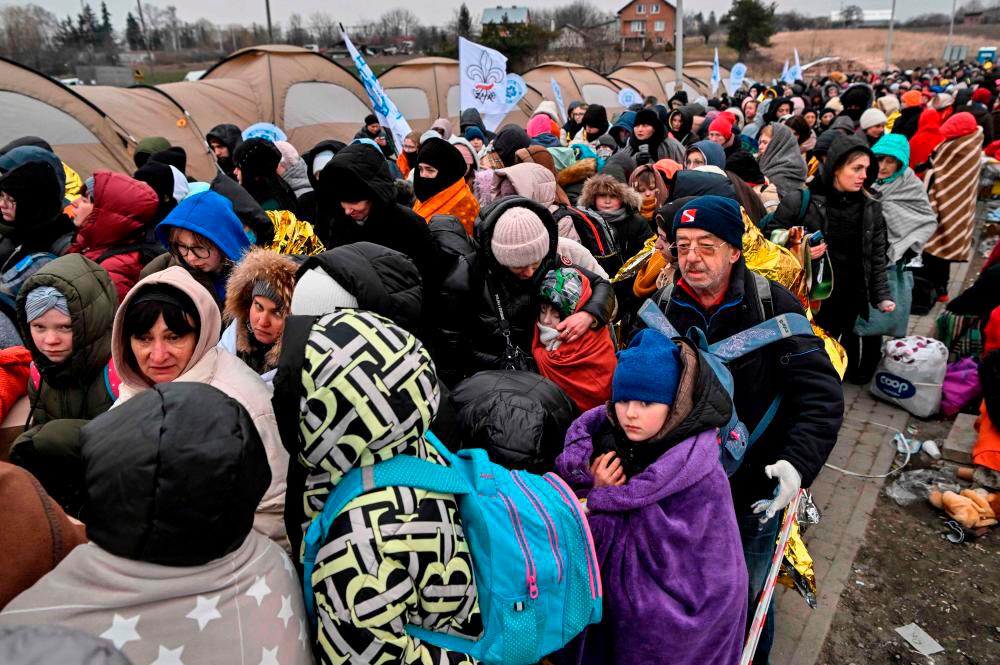 Lebanon plans to repatriate 15,000 refugees monthly to Syria Lebanon plans to repatriate 15,000 refugees monthly to Syria