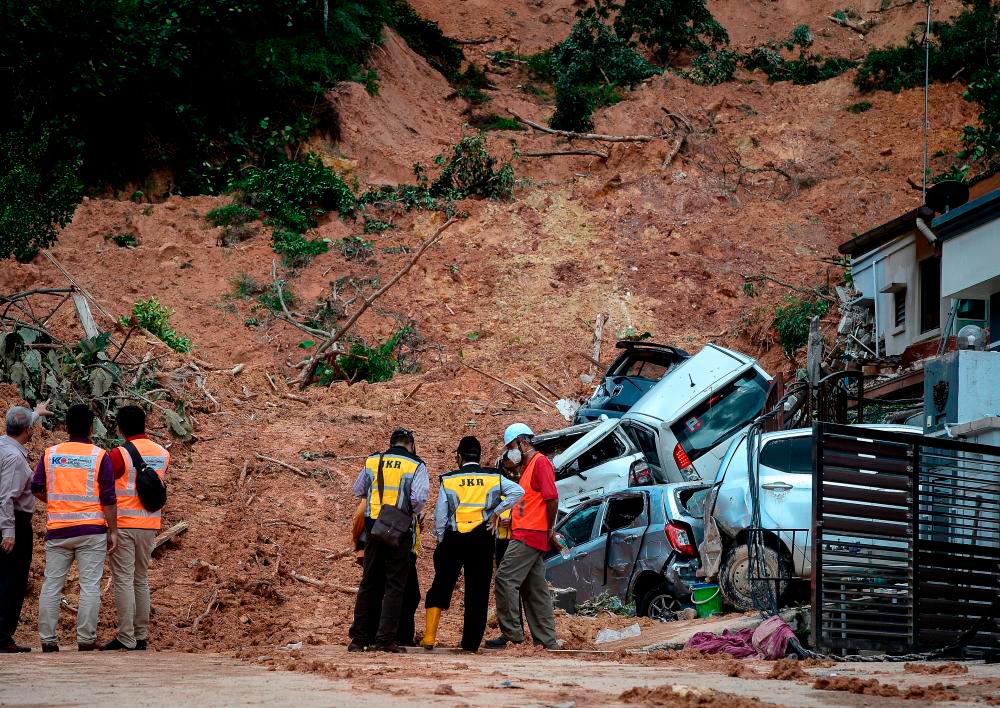 Lelaki masuk lokasi kejadian tanah runtuh adalah bekas anggota sukarela APM Lelaki masuk lokasi kejadian tanah runtuh adalah bekas anggota sukarela APM