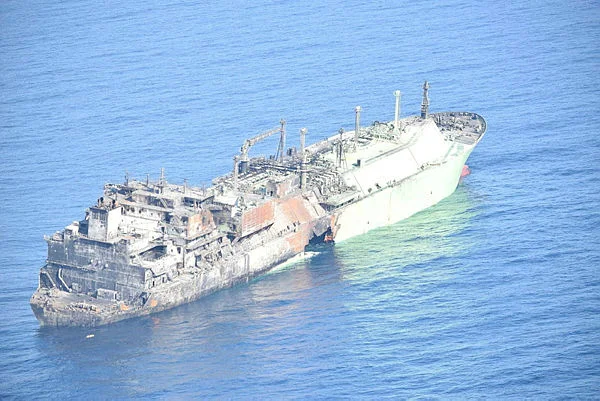 Libya_tows_damaged_Russian_LNG_tanker_from_coast Libya tows damaged Russian LNG tanker from coast