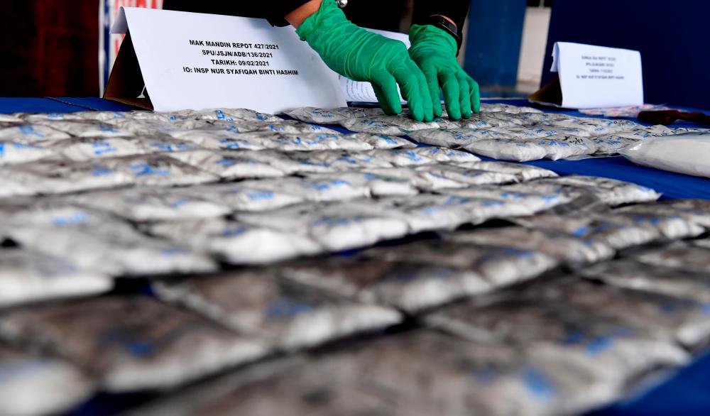 Local man, Chinese national women nabbed for drug trafficking in Piasau Local man, Chinese national women nabbed for drug trafficking in Piasau
