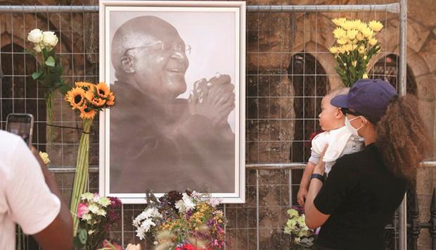 âLove for allâ: Tears and memories of âheroâ Tutu
